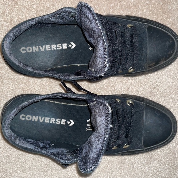 Black on black low top converse women’s size 7 - Picture 5 of 8